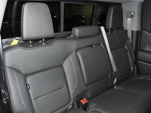 Used 2021 Chevrolet Silverado 1500 LT Trail Boss w/ Convenience Package II image 18