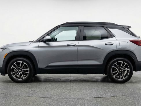 Used 2025 Chevrolet TrailBlazer LT image 5