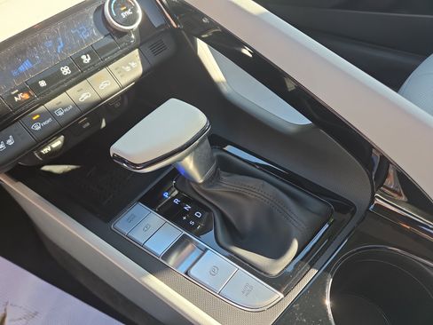 Certified 2023 Hyundai Elantra Limited image 23