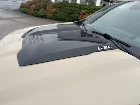 Used 2022 Chevrolet Silverado 1500 ZR2 w/ Technology Package image 11