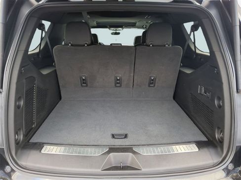 Used 2023 Chevrolet Suburban High Country image 24