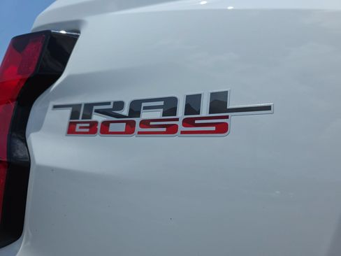 Used 2026 Chevrolet Colorado Trail Boss AWD/4WD image 17