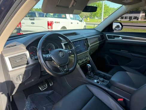 Used 2018 Volkswagen Atlas SEL w/ R-Line Package AWD/4WD image 17