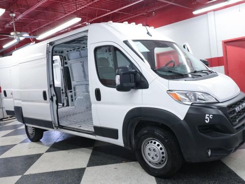 Used 2024 RAM ProMaster 2500 w/ Convenience Group FWD image 23