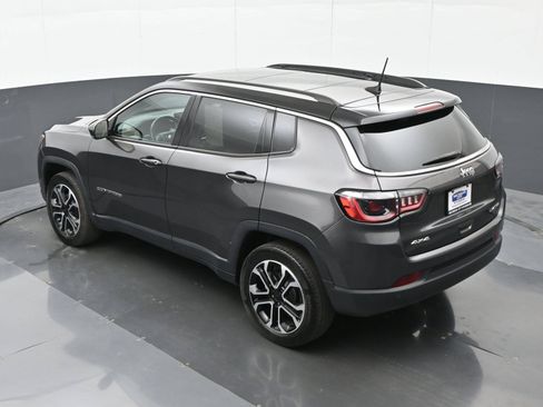 Used 2022 Jeep Compass Limited w/ Sun and Sound Group AWD/4WD image 30