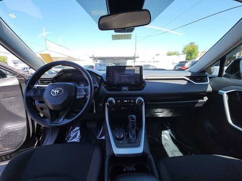 Used 2021 Toyota RAV4 LE AWD/4WD image 25