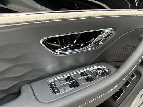 New 2025 Bentley Flying Spur Plug-In Hybrid image 14