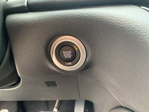 New 2026 Chrysler Pacifica Limited w/ Uconnect Theater Family Group image 15