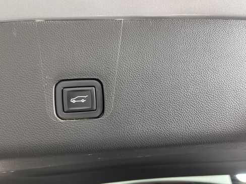 Used 2020 Chevrolet Traverse Premier image 22