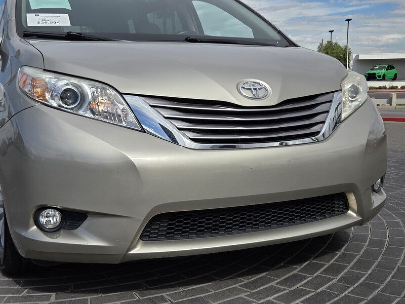 Used 2017 Toyota Sienna XLE Premium FWD image 9