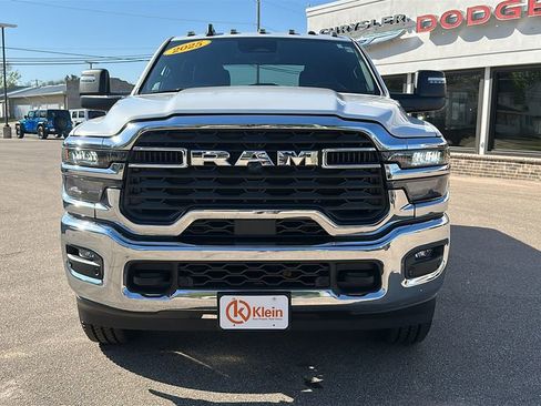 Used 2025 RAM 2500 Big Horn AWD/4WD image 2