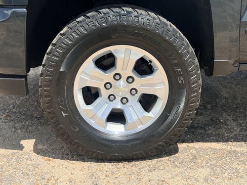 Used 2018 Chevrolet Silverado 1500 LT w/ Texas Edition AWD/4WD image 11