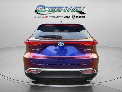 Used 2024 Toyota Venza Limited image 2