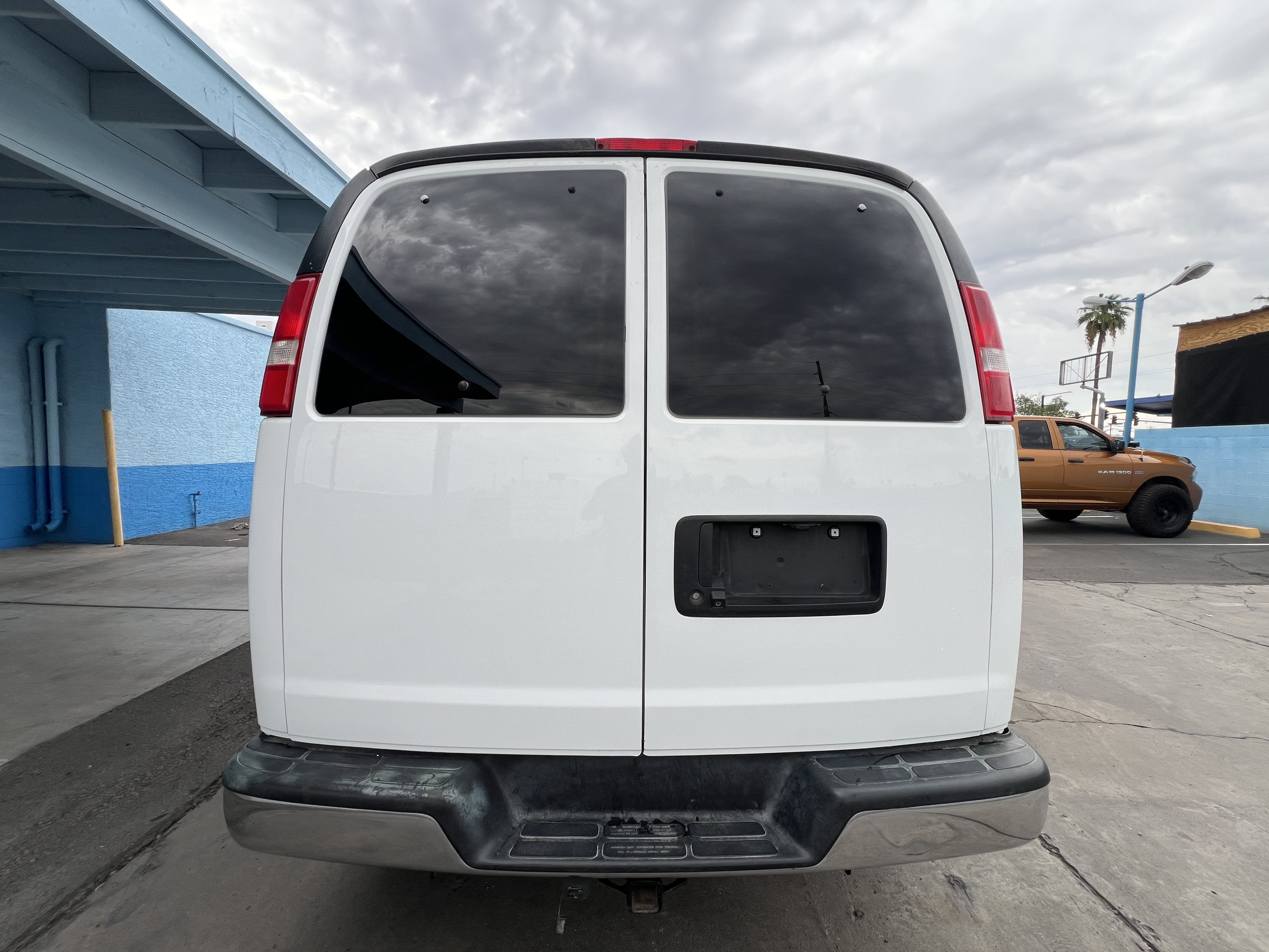 Used 2019 Chevrolet Express 3500 LT w/ LT Preferred Equipment Group RWD image 4