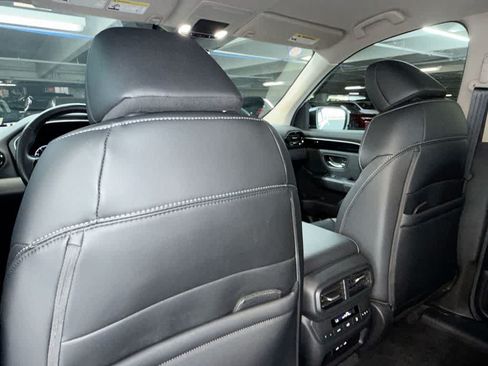 Used 2025 Honda Pilot EX-L image 23