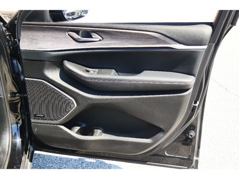 Used 2022 Jeep Grand Cherokee L Limited w/ Luxury Tech Group II image 16