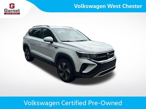 Used 2024 Volkswagen Taos SE w/ Panoramic Sunroof Package AWD/4WD image 8