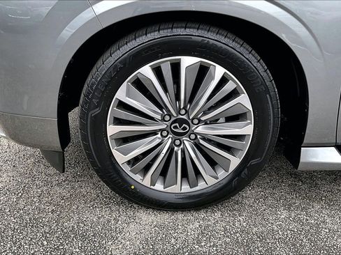 Certified 2025 INFINITI QX80 Sensory AWD/4WD image 11
