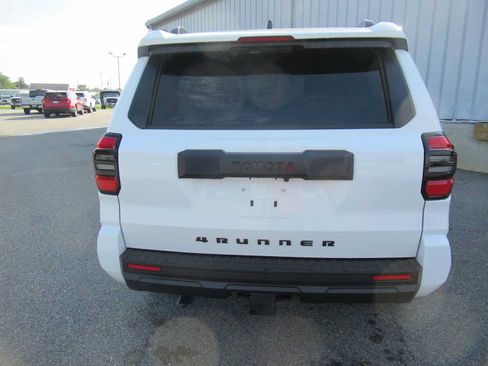 Used 2026 Toyota 4Runner SR5 AWD/4WD image 6