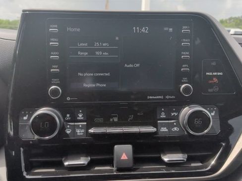 Used 2022 Toyota Highlander XLE FWD image 23