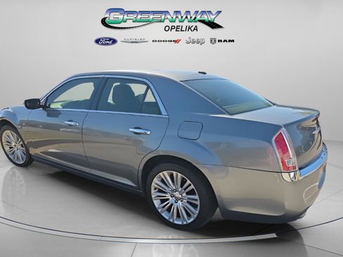 Used 2011 Chrysler 300 C image 10