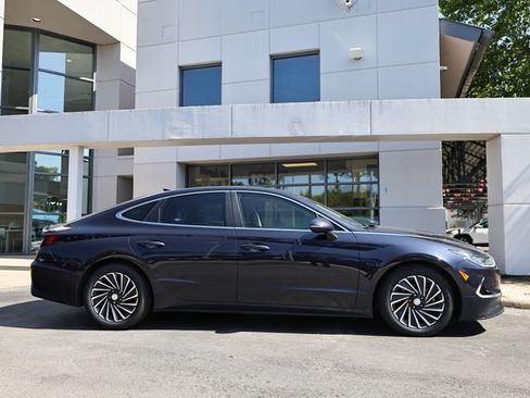 Used 2021 Hyundai Sonata Limited w/ Cargo Package FWD image 4