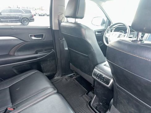 Used 2017 Toyota Highlander XLE image 13