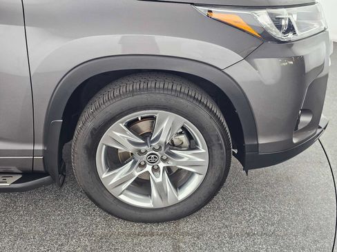 Used 2018 Toyota Highlander Limited FWD image 9