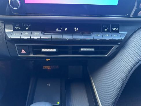 Certified 2025 Toyota Camry SE w/ Convenience Package image 18