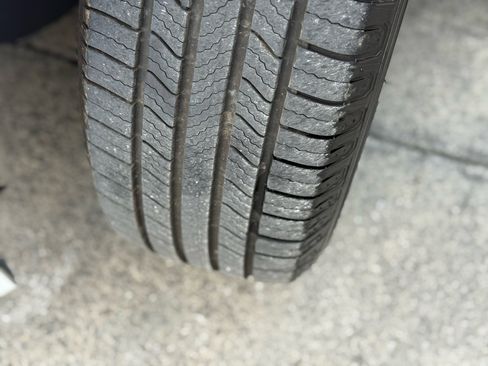 Used 2020 Chrysler Pacifica Touring-L image 7