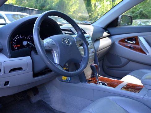 Used 2011 Toyota Camry XLE w/ XLE Extra-Value Pkg #2 FWD image 12