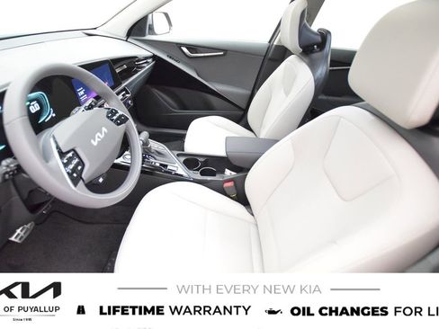 New 2025 Kia Niro EX Touring image 10