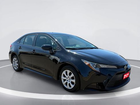 Used 2025 Toyota Corolla LE FWD image 5