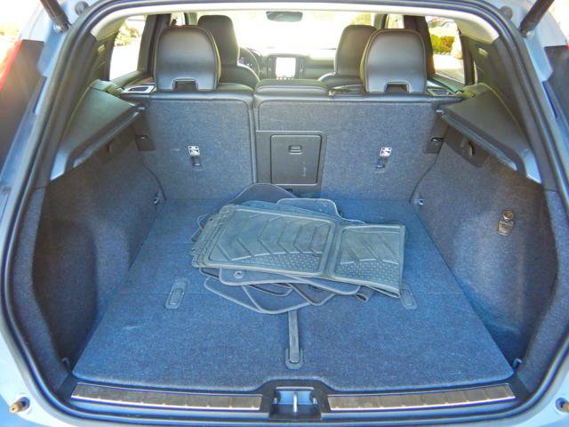 Used 2023 Volvo XC40 B5 Plus AWD/4WD image 14
