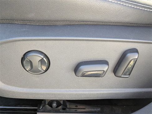 Certified 2023 Volkswagen Jetta SE image 16