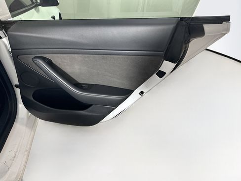 Used 2021 Tesla Model 3 Standard Range Plus image 28