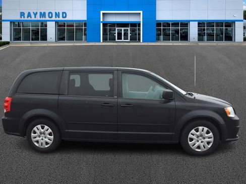 Used 2013 Dodge Grand Caravan SE image 2