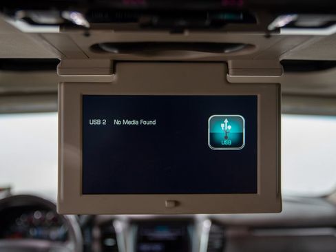 Used 2018 Chevrolet Suburban LT w/ LT Signature Package AWD/4WD image 34