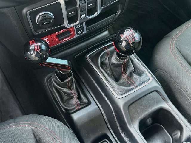 Used 2021 Jeep Gladiator Rubicon w/ Cold Weather Group AWD/4WD image 17