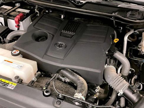 Used 2024 Toyota Tundra Limited AWD/4WD image 36