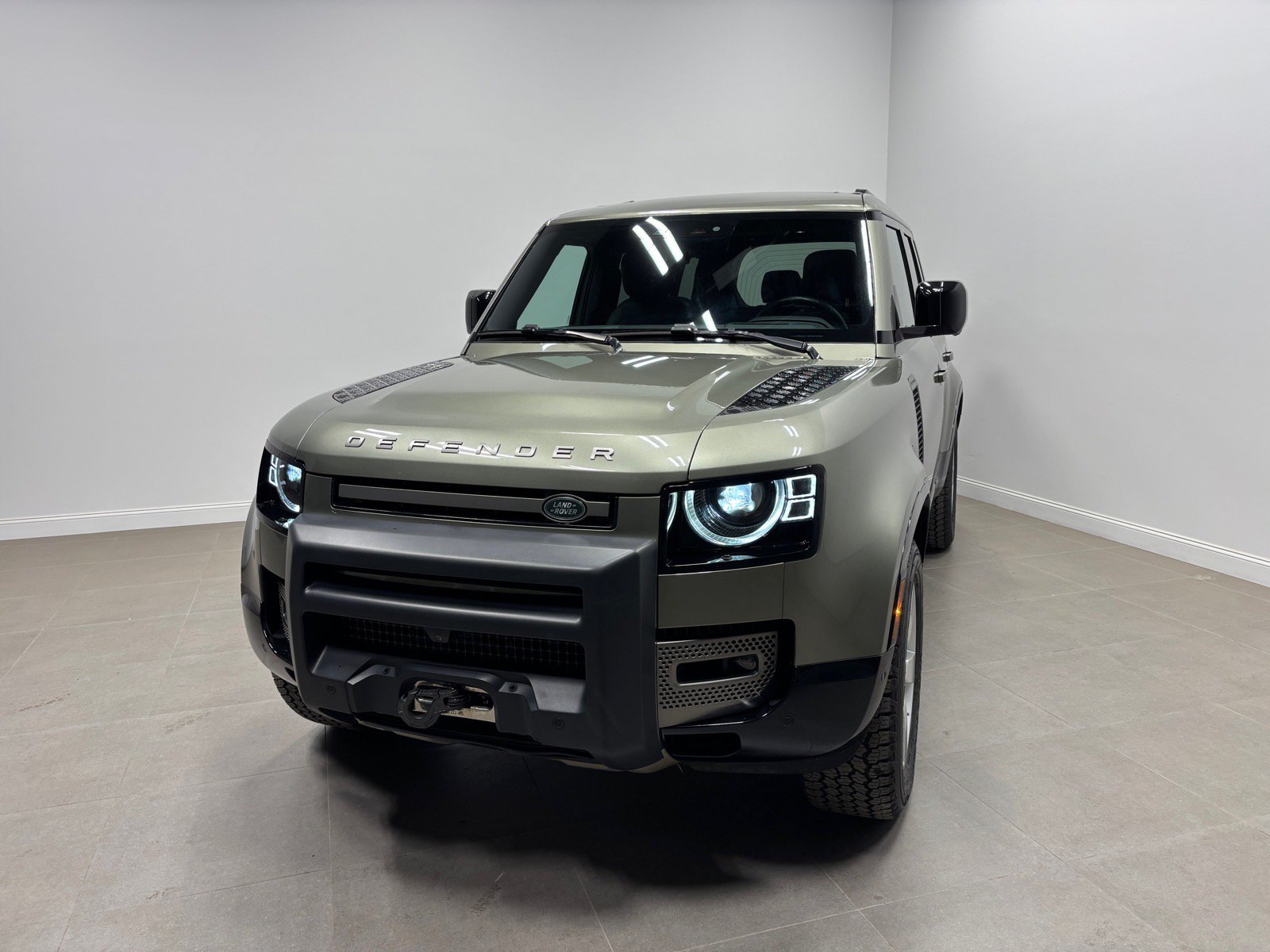 New 2025 Land Rover Defender 110 X-Dynamic SE AWD/4WD image 2