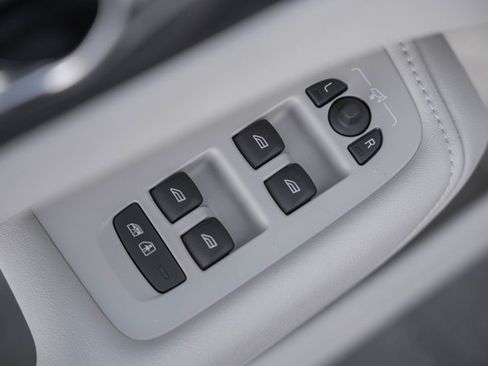 New 2026 Volvo XC60 B5 Ultra w/ Protection Package Premier image 37