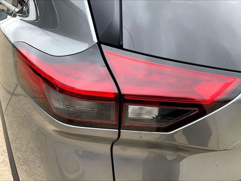 Used 2021 Nissan Rogue S AWD/4WD image 28