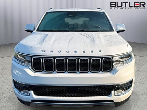 Used 2022 Jeep Wagoneer Series III w/ Premium Group I AWD/4WD image 3