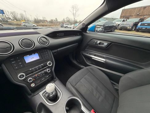 Used 2020 Ford Mustang Coupe RWD image 23
