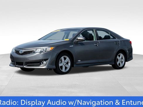 Used 2014 Toyota Camry SE w/ Moonroof Package FWD image 3