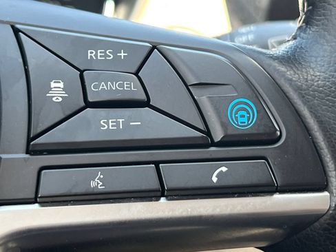 Used 2020 Nissan Rogue SV w/ Premium Package FWD image 12