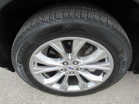 Used 2023 Ford Explorer XLT w/ Equipment Group 202A AWD/4WD image 11