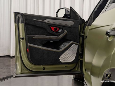 Used 2024 Lamborghini Urus Performante image 36
