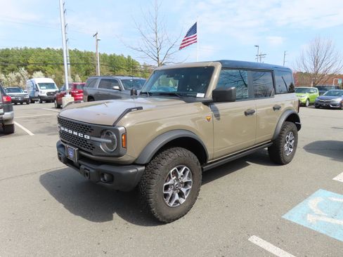 Used 2025 Ford Bronco Badlands image 3